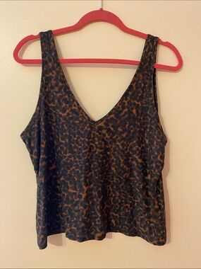 Beyond Yoga Featherweight V-Neck Leopard Print Tank Top - Brown & Black Leopard